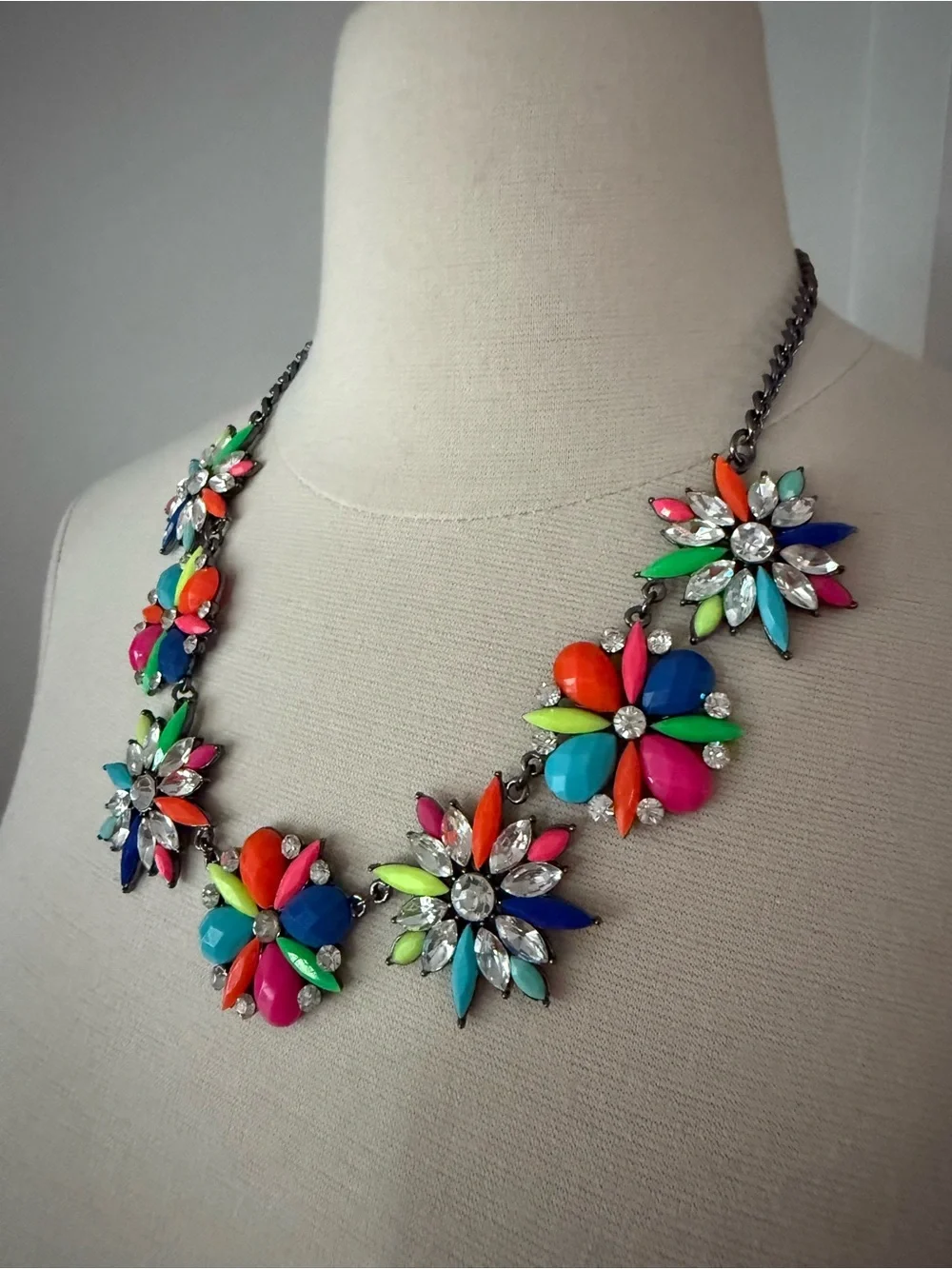 Amrita Singh neon y2k 00s bright festival rave statement necklace